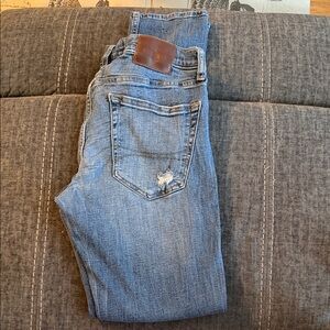 Hollister Men’s Stacked Skinny Medium Blue Distressed Jeans size 32x30